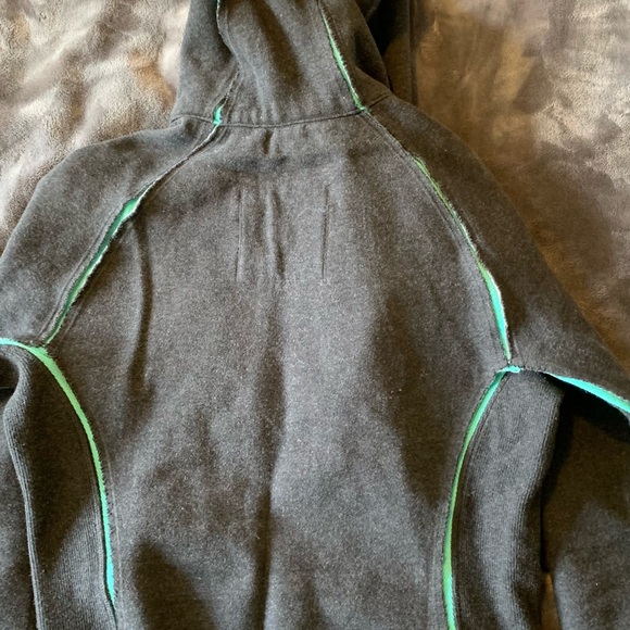 Lululemon sweater size 6 grey & aqua - Picture 6 of 8